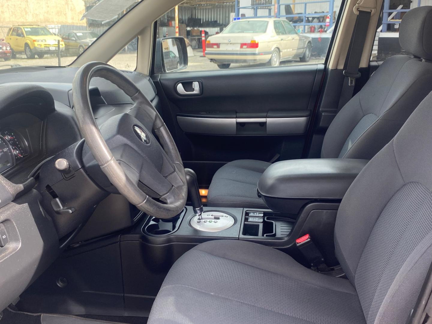 2006 /GREY Mitsubishi Endeavor (4A4MM21S26E) with an V6 3.8 LITER engine, AUTOMATIC transmission, located at 44356 Date Ave., Lancaster, CA, 93534, (661) 945-6555, 34.688919, -118.139374 - Photo#3